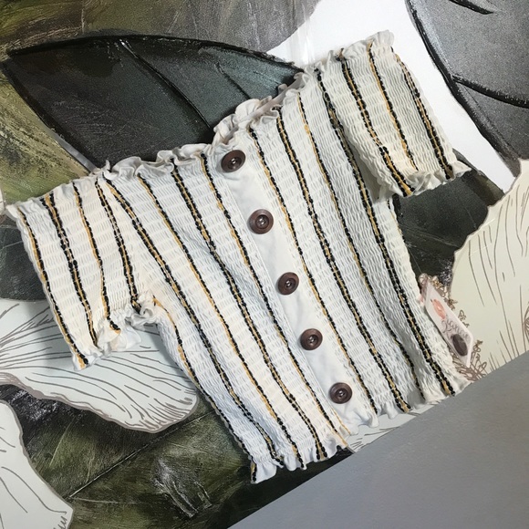 NWT Off The Shoulder Smocked Top - Picture 4 of 8